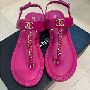 CHANEL Hot Pink Patent Leather CC Logo Chain T-Strap Sandals